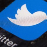 Twitter, qui signifie gazouillis en anglais, utilise comme logo un oiseau bleu depuis son lancement en 2006. (AP Photo/Matt Rourke, File)